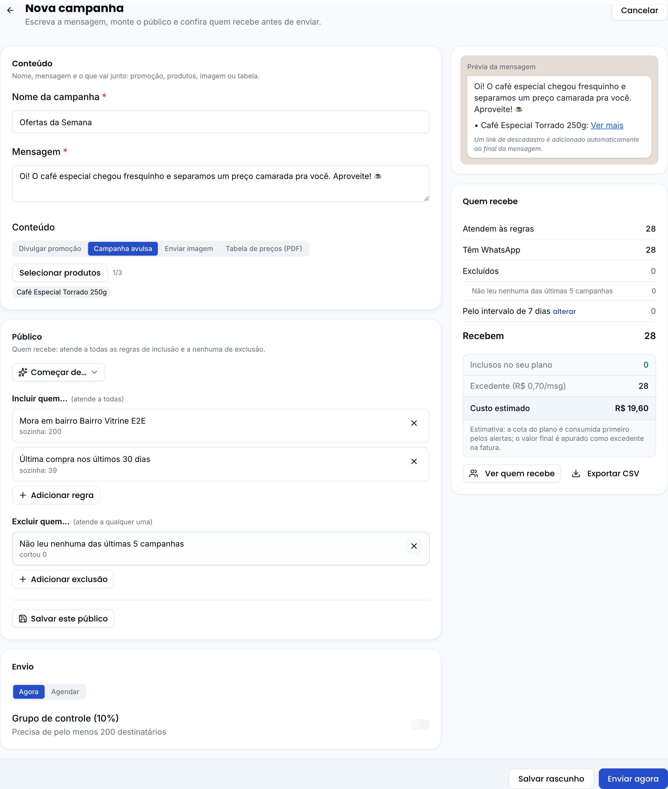 Página Nova campanha: à esquerda os blocos Conteúdo (nome, mensagem e um produto), Público (Começar de…, duas regras em Incluir quem… com a contagem de cada uma e a exclusão Não leu nenhuma das últimas 5 campanhas) e Envio (Agora ou Agendar e o Grupo de controle); à direita a prévia da mensagem e o funil Quem recebe com o custo estimado; no rodapé, Salvar rascunho e Enviar agora